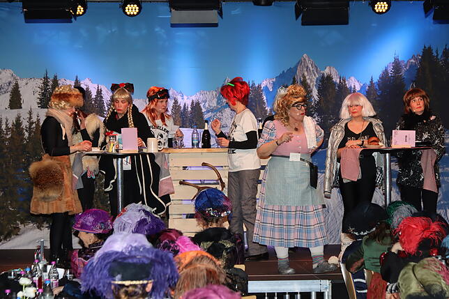Bild 13: Ab in die Berge: Beim Jungfere Abend geht es auf Reisen