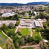 Auf dem Areal der Technischen Betriebe (Bildmitte) soll auf der Fläche der ehemaligen Stadtgärtnerei der zweite Kunstrasenplatz ...