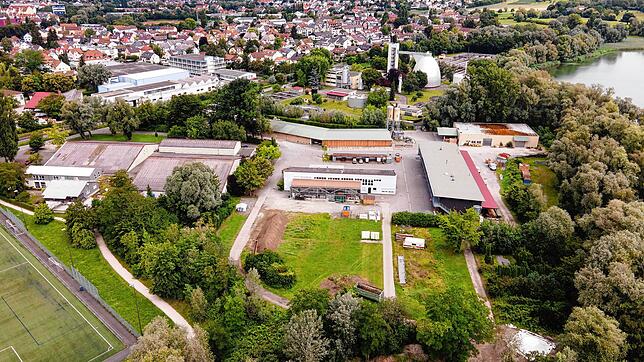 Auf dem Areal der Technischen Betriebe (Bildmitte) soll auf der Fläche der ehemaligen Stadtgärtnerei der zweite Kunstrasenplatz ...