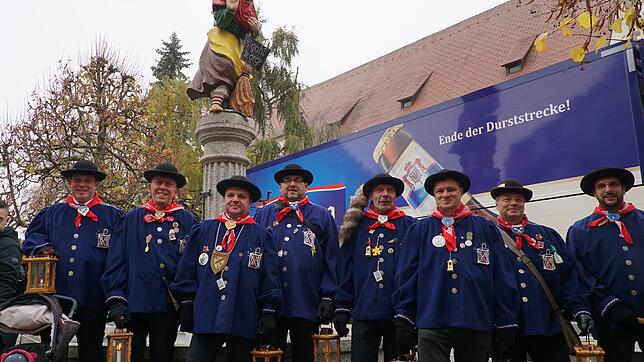 So wie im vergangenen Jahr sieht es normalerweise aus, wenn die Löffinger Laternenbrüder am Hexenbrunnen das Fasnetmotto verkünden. Von ...