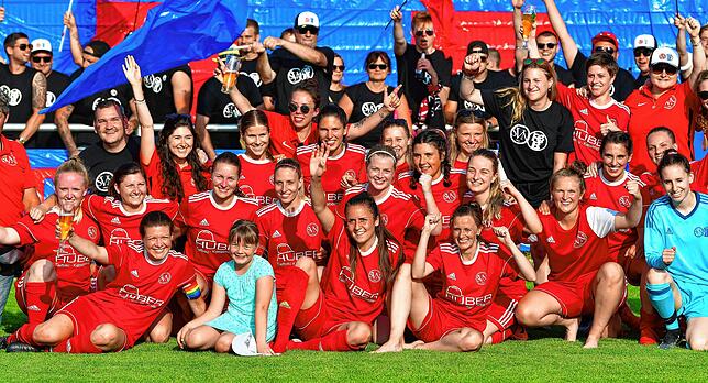 Aufsteiger: Die Fußballerinnen des SC Niederhof/Binzgen setzten sich in der Relegation gegen die SG Ebnet durch und spielen künftig in ...
