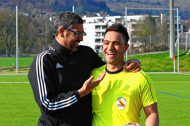 Fußball-Experten: Regionalliga-Schiedsrichter Luigi Satriano aus Zell genießt es, immer wieder Spiele im Bezirk Hochrhein zu leiten. ...