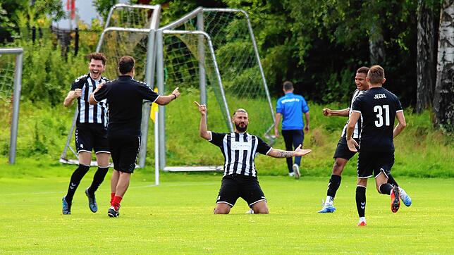 Jubel beim SC Konstanz-Wollmatingen nach dem ersten Treffer in der Verlängerung.