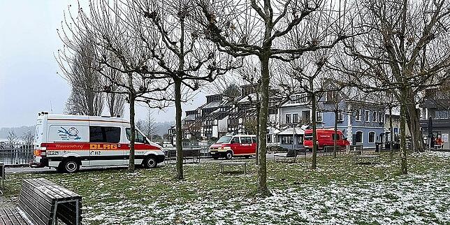 Gegen 10 Uhr am Mittwochmorgen wurde eine vermisste Person gemeldet. Feuerwehr, DLRG und Wasserschutzpolizei beteiligten sich an der Suche.