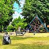 Auch junge Menschen wohnen in Allensbach: Auf dem Spielplatz an der Uferpromenade spielen oft viele Kinder. 315 Allensbacher sind unter ...