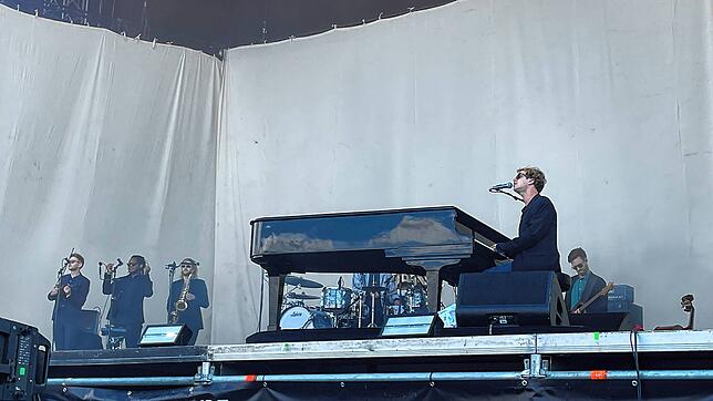 Bild 26: Die besten Bilder vom Auftritt von Tom Odell auf dem Southside 2024