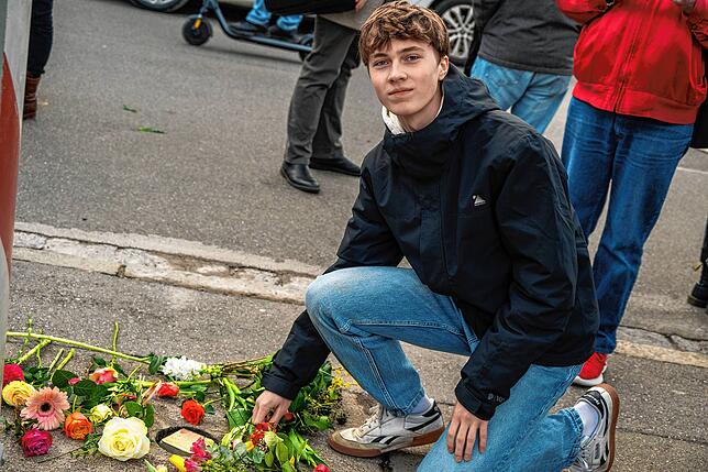 Der 18-jährige Aaron Sternagel ist einer von zwei Schülern, die eine berührende Rede gehalten haben.