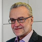 „Die Ankündigung, mit einer Waffe in der Schule erscheinen und alle erschießen zu wollen, war nach seinen Angaben nicht ernsthaft, ...