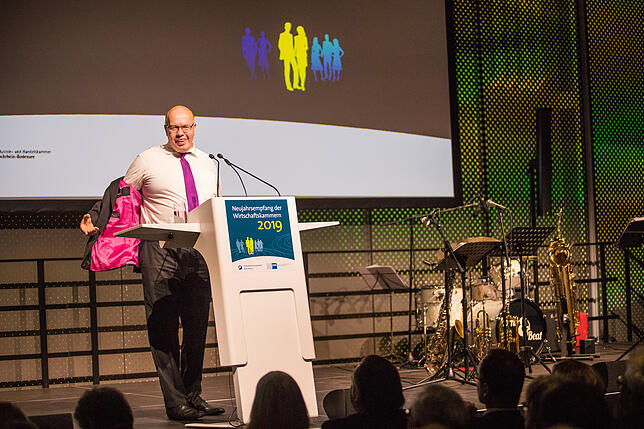 Wirtschaftsminister Peter Altmaier war Gastredner beim Neujahrsempfang. Aus seinem Auftritt machte er eine große Show. Jackett aus, ...