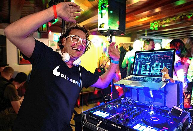 „DJ kaufe“ macht es Riesenspaß, wenn er seinen Teil dazu beitragen kann, die Leute fröhlicher zu machen.