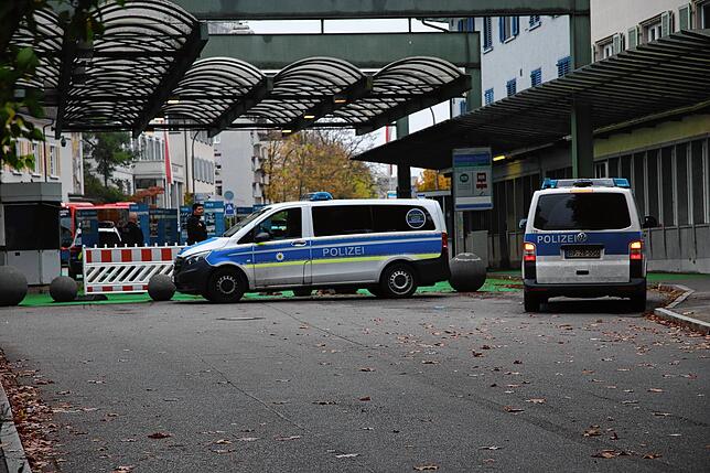 Die Beamten waren wohl vorbereitet: Am Samstagmorgen, 19. Oktober, herrschte hohe Polizeipräsenz an der Grenze zwischen Konstanz und ...