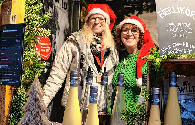 Silke Bildstein und Karin Mühe (von links) von der Wild Brennerei.