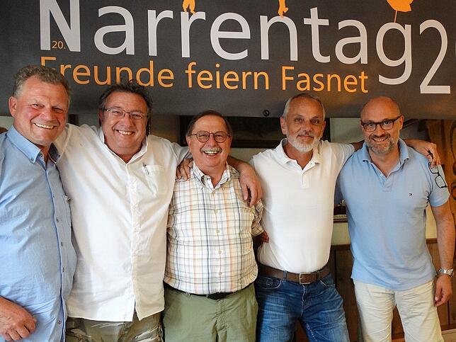 In der Überlinger Zunftstube trafen sich, von links: Narrenvater Thomas Proß (Überlingen), Narrenmutter Wolfgang Lechler (Überlingen), ...