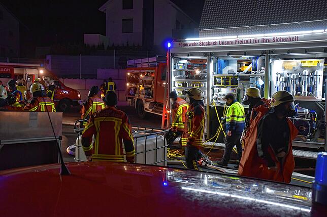 Bild 26: Gefahrgut-Unfall in Zizenhausen: Bilder vom kräftezehrenden Feuerwehreinsatz