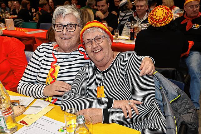 Bild 32: Früher Start in eine lange Fasnacht! Alle Bilder vom ersten Bunten Abend in Konstanz