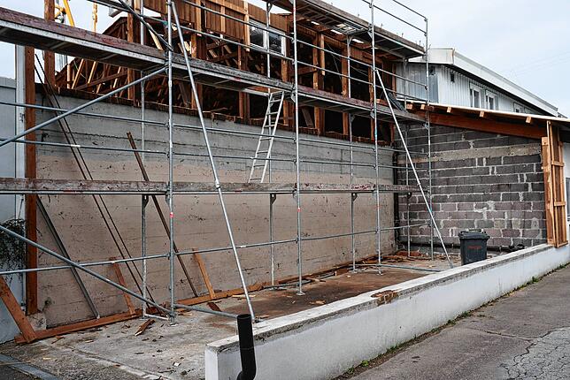 An die zukünftige Dorfhalle angebaut wird das neue Domizil für die freiwillige Feuerwehr. Das bisherige muss dem Neubau weichen. Bild: ...
