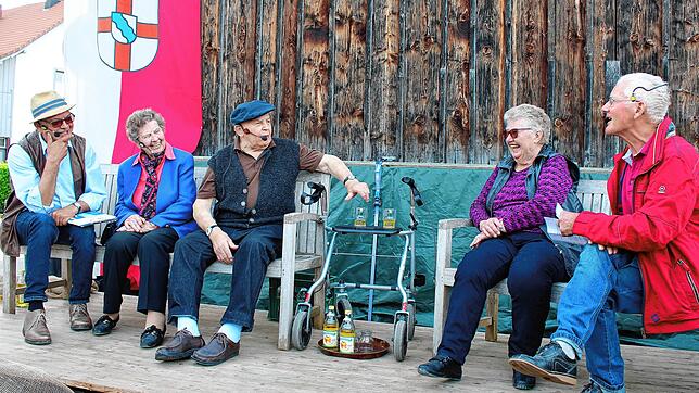 Viel zu erzählen hatten sich die älteren Zeitzeugen unter den Bewohnern aus Bohlingen beim Bänklegespräch am Feuerwehrhaus. Aus Anlass ...