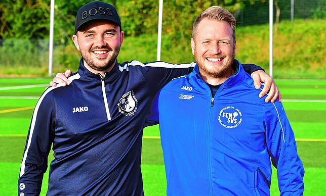Perfekter Start: Die Trainer Sylvio Kech (links) und Fabian Spitz blicken nach dem 1:0 beim FC Erzingen zufrieden auf die Erfolgsserie ...