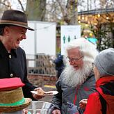 Wer ein guter Weihnachtsmann ist, mag unbedingt weihnachtliche Linzertorte.