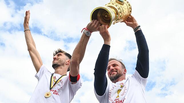 Rund drei Monate nach dem Pokalsieg wird der VfB mit Kapitän Atakan Karazor und Trainer Sebastian Hoeneß bei Union Berlin in die neue ...