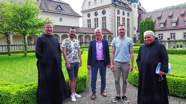 Das Orga-Team Beuroner Klosterfest (von links): Pater Sebastian Haas-Sigel, Prior, Gästepater und Wallfahrtsleiter, Volker Nagel vom ...