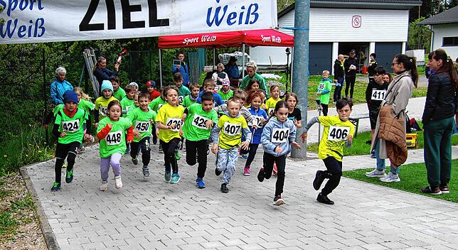 Bild 6: Bilder und Eindrücke vom 15. Sport Weiß-Lauf in Königsfeld: Ein unvergessliches Event