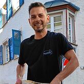 Tierschützer Thorsten Kuchenbecker engagiert sich seit rund zehn Jahren ehrenamtlich um die Pflege und Regulierung der Taubenbestände in ...