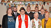 Zunftmeisterin Birgit Beck (links) und ihre Vizezunftmeister Kevin Maraun (Zweiter von links) sowie Hardy Frick (Vierter von links) ...