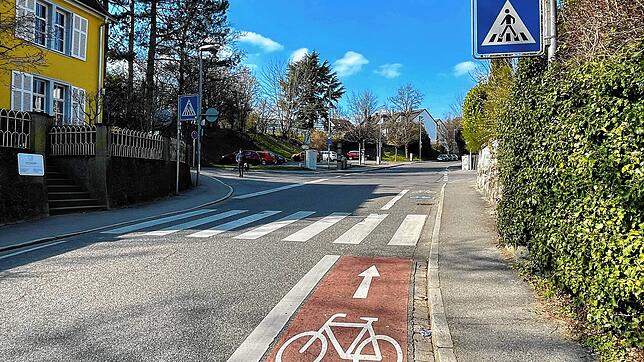 Die Aufkircher Straße ist für Fahrzeuge ab Montag gesperrt. Radfahrer und Fußgänger können die Straße nutzen, informiert die Stadt.