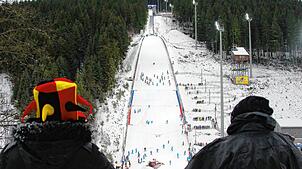 Die Hochfirstschanze wird ab Freitag, 12. Dezember, wieder Ort von spannenden Flugeinlagen beim Skisprung-Weltcup.