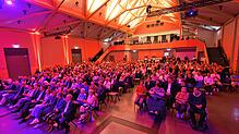 Die Scheffelhalle ist endlich wieder zurück und erstrahlt in neuem Glanz: Der Neubau wurde mit einer stimmungsvollen und emotionalen ...