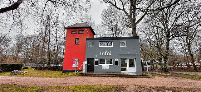 Vor einem Jahr musste Vorpächter Jürgen Kurapkat den Kiosk nahe der Breg räumen und auch den Pavillon, der rechts auf der befestigten ...