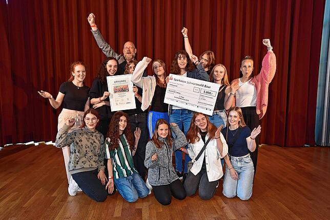 Die Realschule Triberg jubelt über Platz 3 und 5000 Euro Preisgeld. Damit lässt sich nachhaltige Schulkleidung anschaffen.