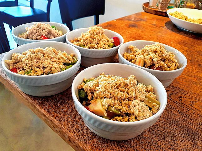 So sieht der Crumble aus, bevor er in den Ofen kommt.