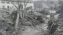 Dieses Bild vor dem heutigen Anwesen Riva zeigt die Wucht der Zerstörung in Aselfingen bei dem Hochwasser 1924. Der Aubach hat mit ...