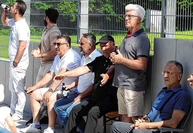 Bild 5: Linzgauer Titelparty! So bejubelt der FC Aramäer Pfullendorf die Meisterschaft