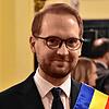 Dominic Fritz mit Amtsschärpe, aufgenommen 2023 in der Oper von Temeswar.