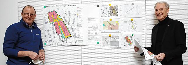 Januar 2021: Martin Grünmüller vom Amt für Stadtplanung und Umwelt (links) und Baubürgermeister Karl Langensteiner-Schönborn zeigen den ...