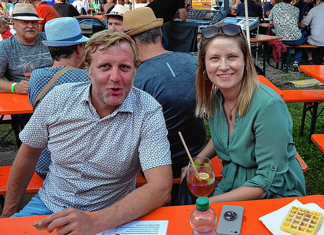 Bild 8: Beim Bermatinger Weinfest wird auch am Samstag gefeiert! Wir haben die besten Bilder – Teil 1