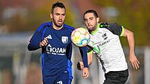 Auswärtssieg: Gökalp Uyar (vorn, gegen Julian Foidl) traf kurz vor Schluss zum 2:0-Endstand für den SV Blau-Weiß Murg beim 2:0-Erfolg ...