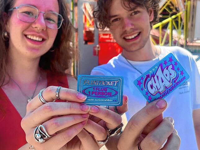 Für 5 Euro pro Person kann man „Chaos“ fahren. Ein sogenanntes Pendulum Ride.