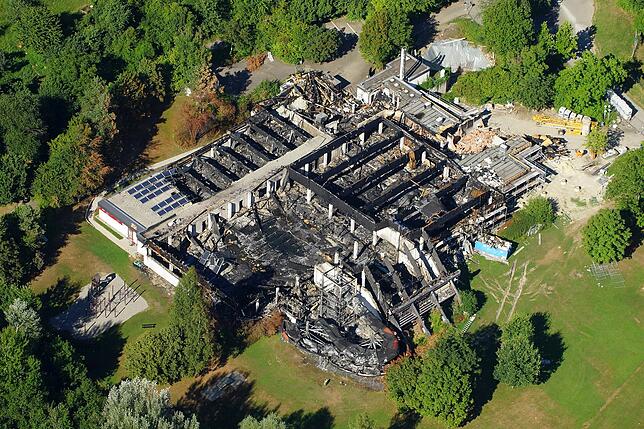 Die Ruine des Schwaketenbads nach dem Brand vom 4. Juli 2015.