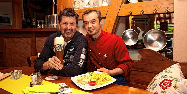 Im Mai 2017 feierte Joachim Gretzmeier (links) mit Küchenchef Radu Alexandru (rechts): Damals führte er seit zehn Jahren das Restaurant ...