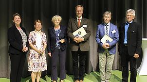 Mit der Hugo-Conwentz-Medaille zeichnet der Bundesverband Beruflicher Naturschutz (B.B.N.) Feldberg-Ranger Achim Laber aus. Von links ...