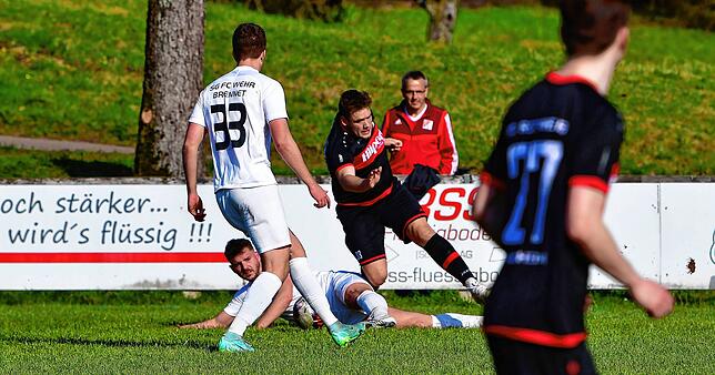 Bild 10: SG FC Wehr/Brennet gelingt wichtiges 1:0 gegen den FC RW Weilheim &ndash; und wir haben Bilder!