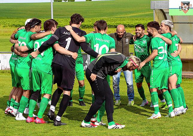 Bild 1: Vier Tore nach der Pause – TSV Aach-Linz besiegt FV Walbertsweiler. Wir waren mit der Kamera dabei!