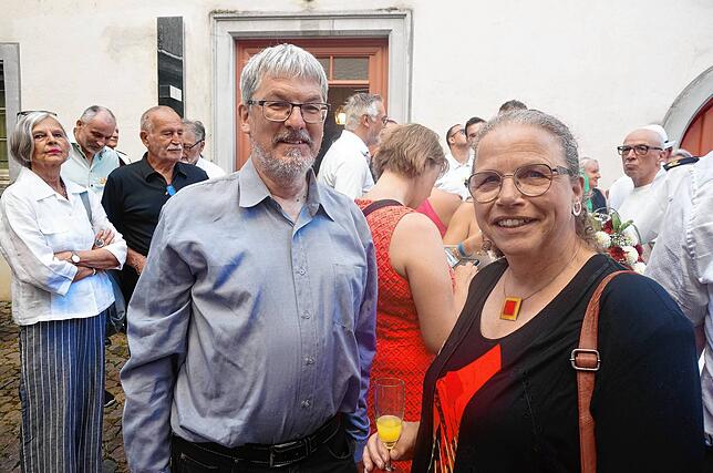 Bild 15: Eintrag ins Goldene Buch beim Heimatabend des Tiengener Schwyzertags – Wir haben die Bilder