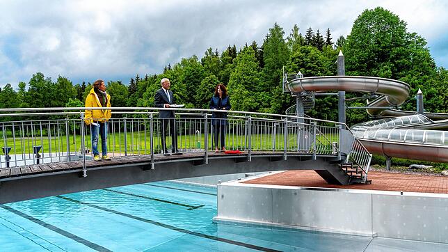 Das Freibad Solara in Königsfeld bereitet sich auf die Wiedereröffnung unter Corona-Auflagen ab dem 20. Juni 2020 vor. Bürgermeister ...