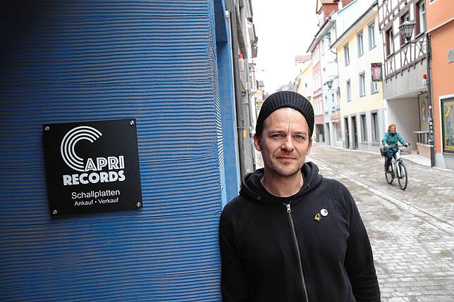 Stefan Joos ist Betreiber vom Capri Hotel und vom Plattenladen Capri Records in der Kessenring-Straße.