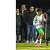 Marc Rohrer vom FC Pfaffenweiler (rechts) schirmt den Ball ab vor dem Donaueschinger Tugay Öztürk. Rohrer erzielten den vierten Treffer ...